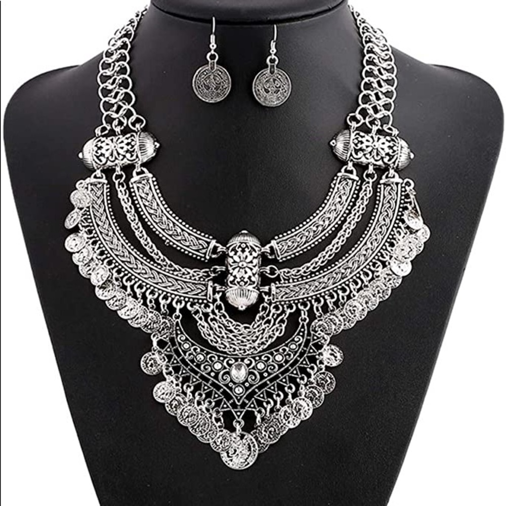 Beautiful Belly Dancer Chain Necklace w/earrings - Picture 3 of 3